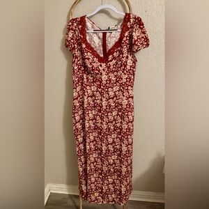 V-NECK FLORAL LACE MERMAID MAXI DRESS